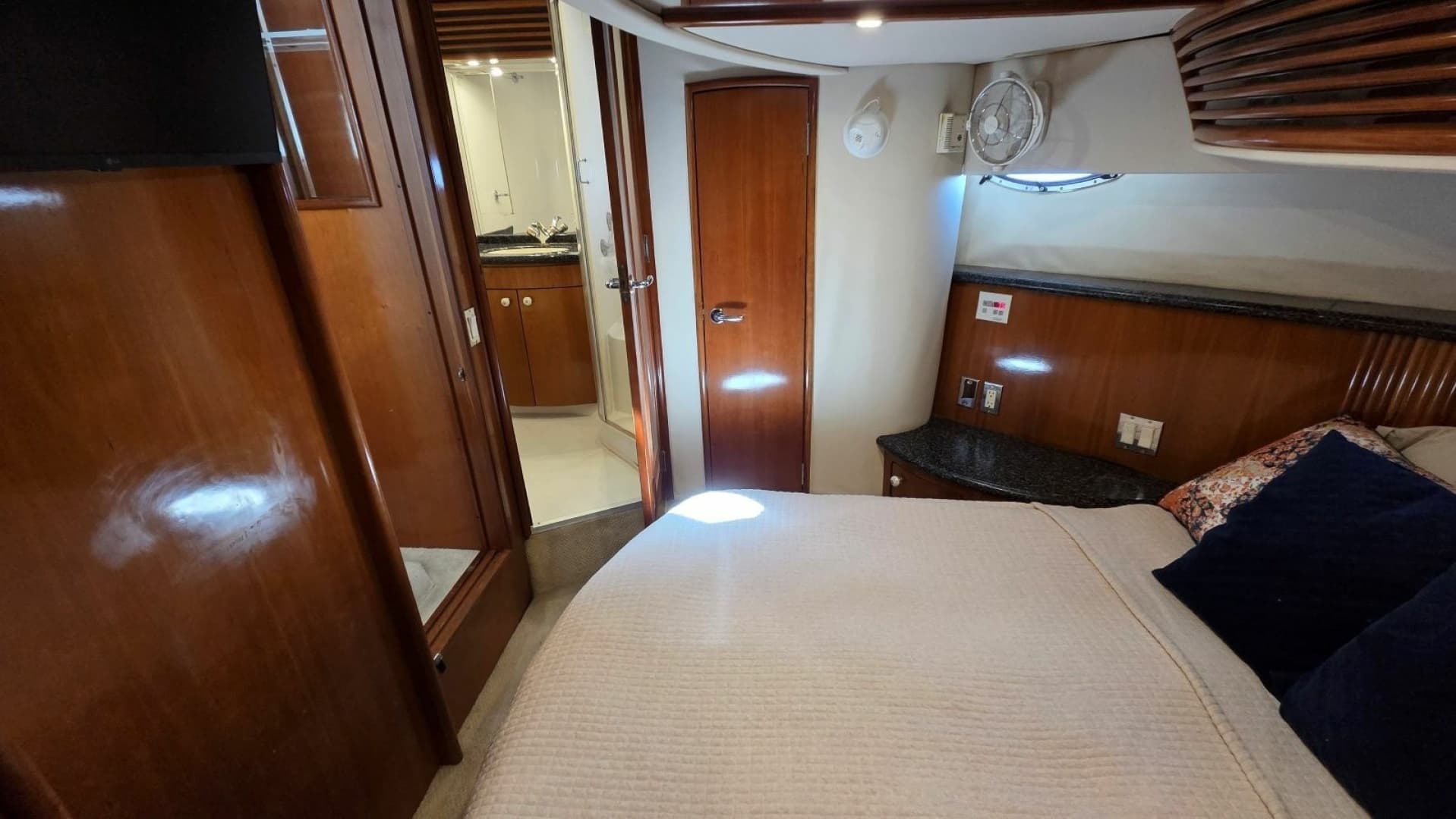 2000 Carver 450 Voyager Pilothouse - Image 30