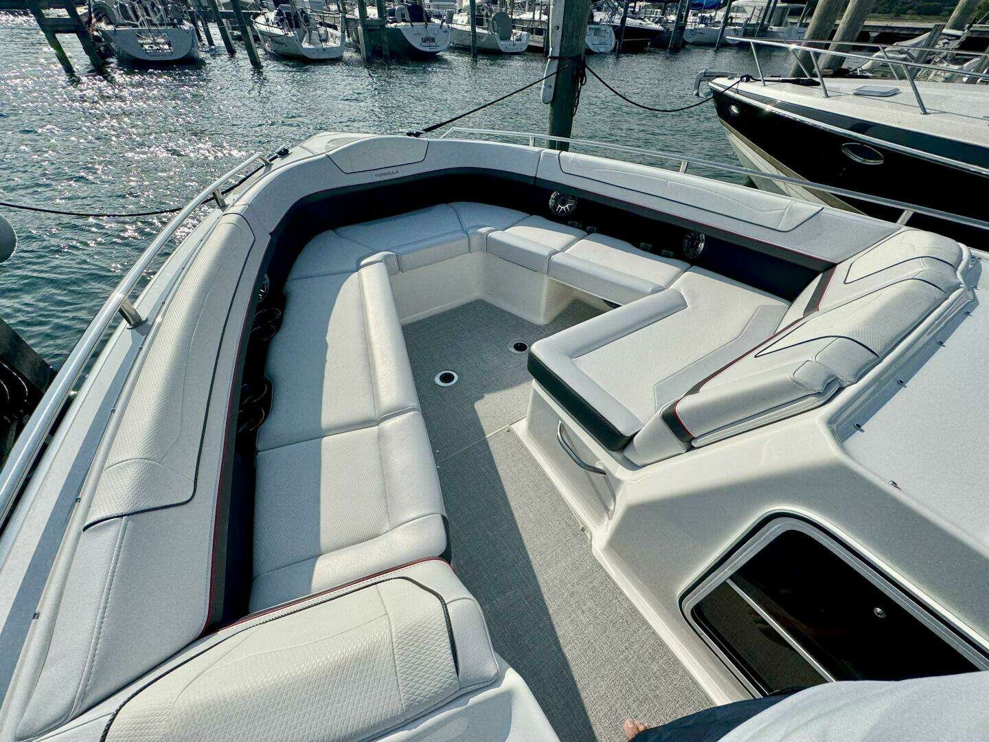 2024 Formula 350 Crossover Bowrider - Image 37