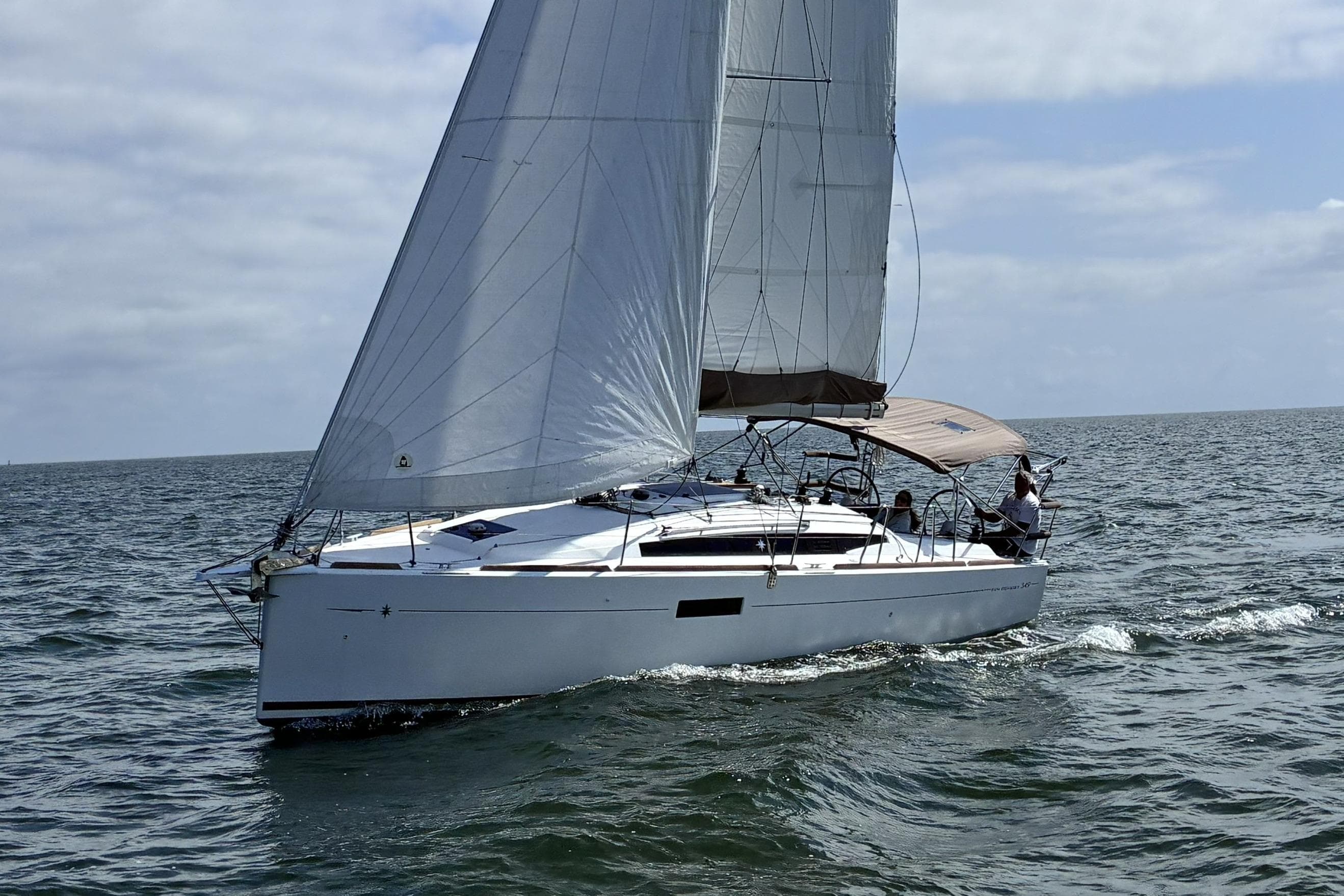 2015 Jeanneau Sun Odyssey 349