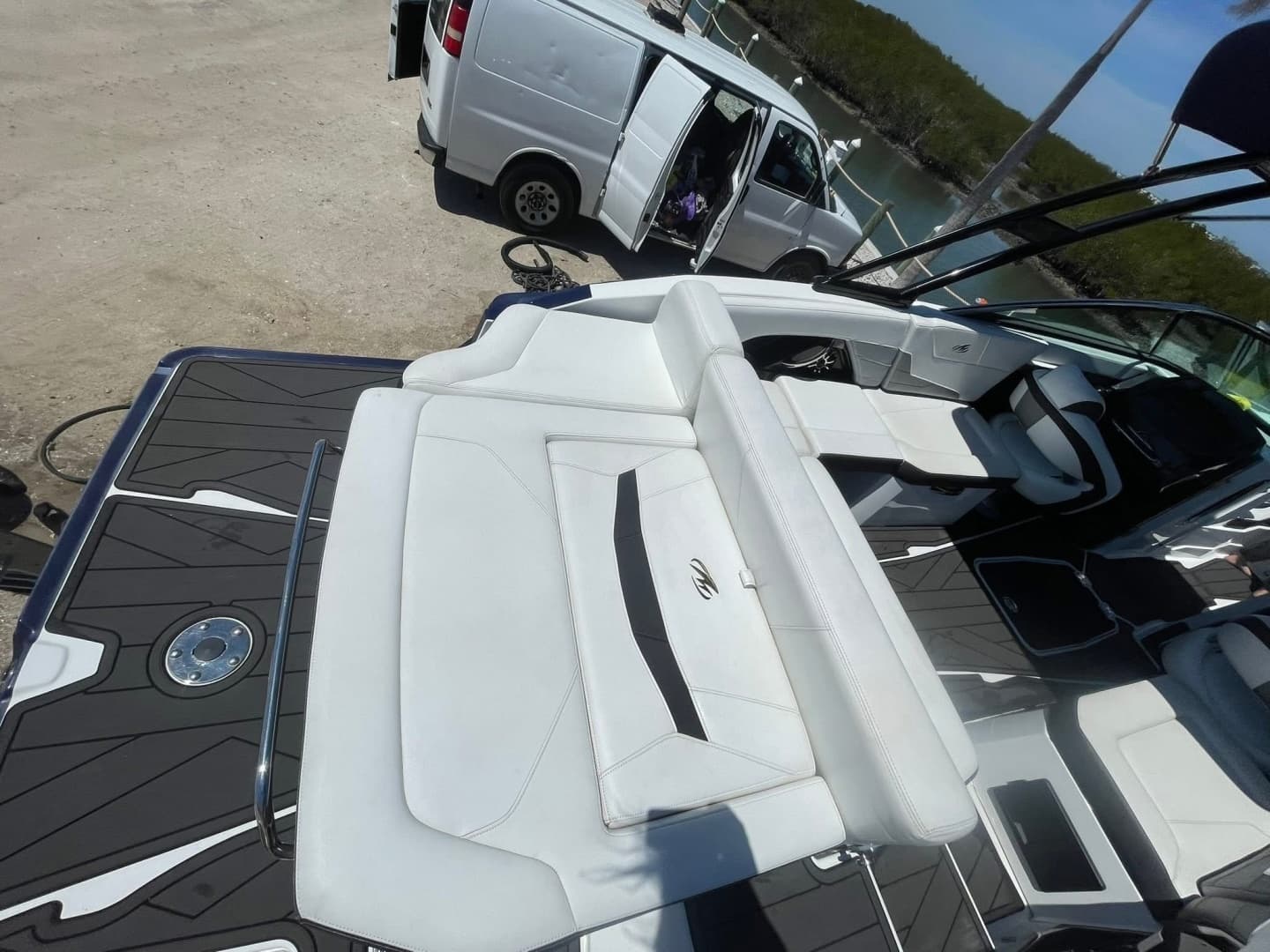 2015 Monterey 268SS - Image 7