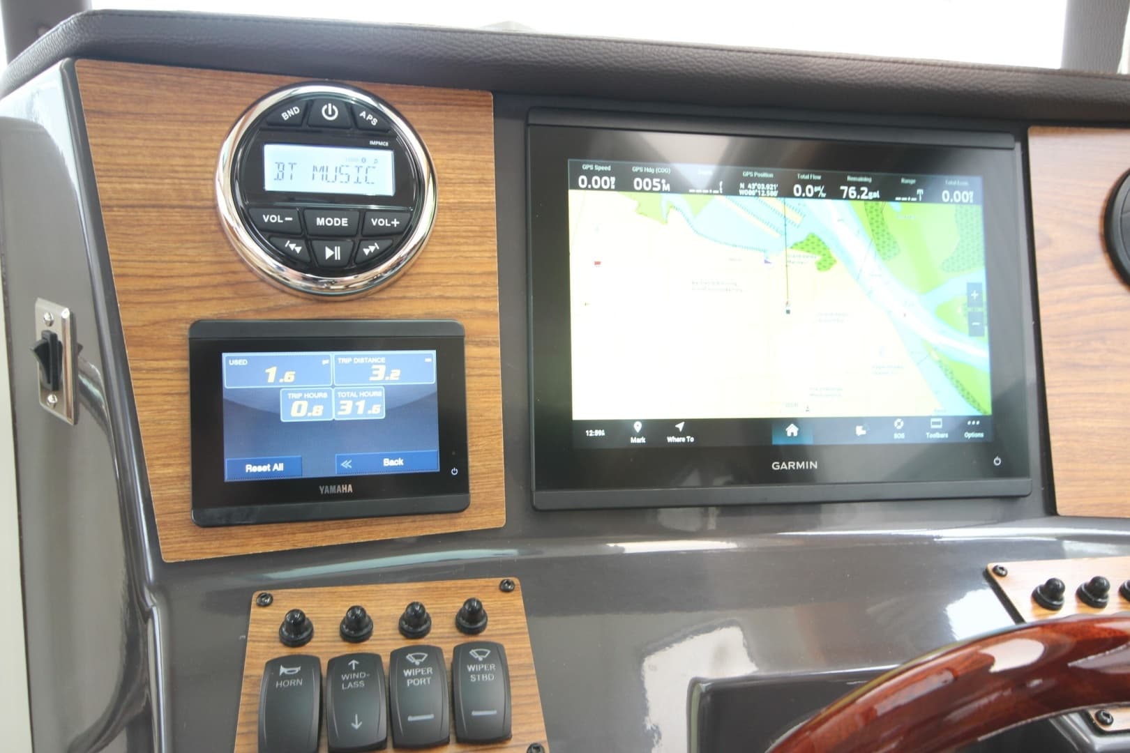 2025 Ranger Tugs R-25 w/Custom Trailer - Image 14