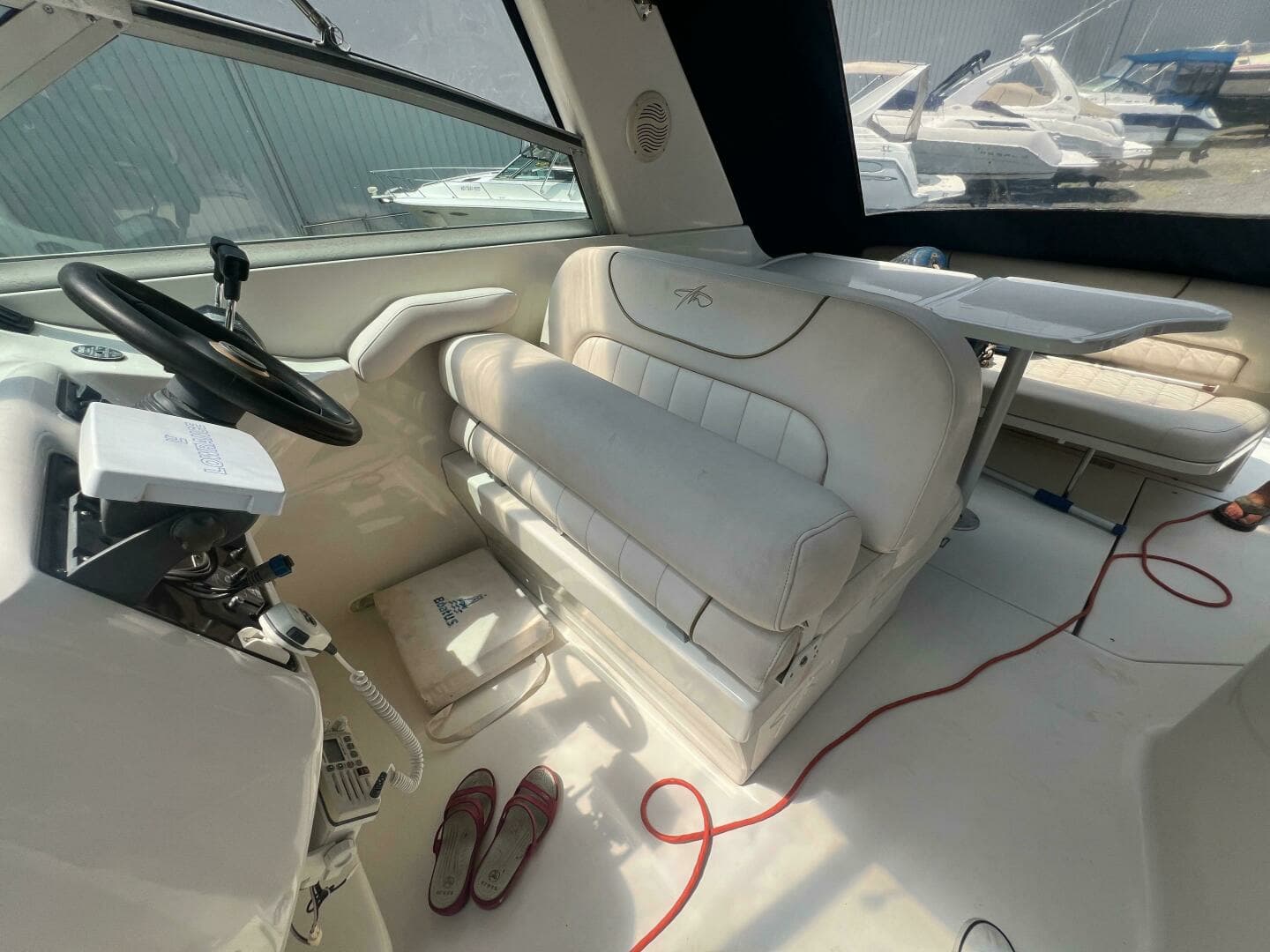 2000 Monterey 302 Cruiser - Image 4