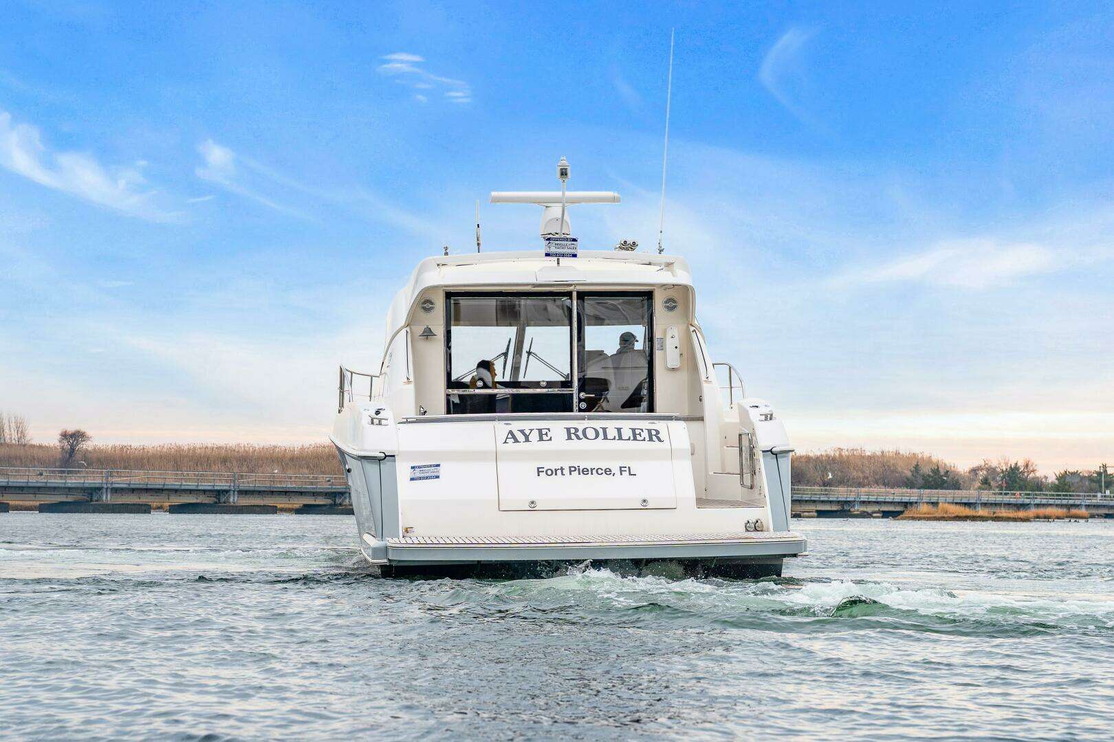 2014 Riviera 44 Sport Yacht - Image 10