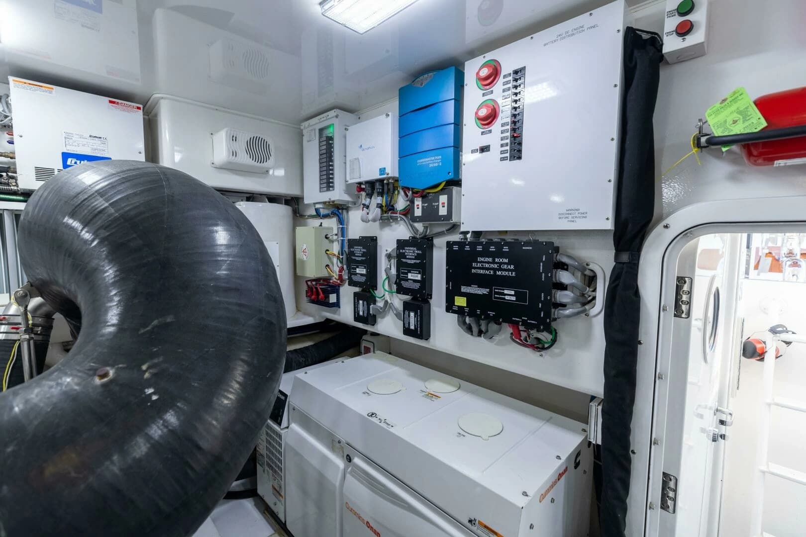 2013 Viking 76 Convertible - Image 80