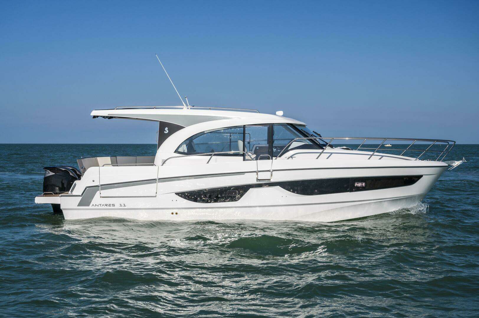 2026 Beneteau Antares 11 Softtop - Image 8
