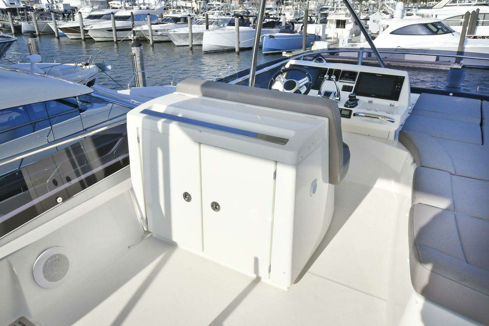 2018 Prestige 560 Fly - Image 10