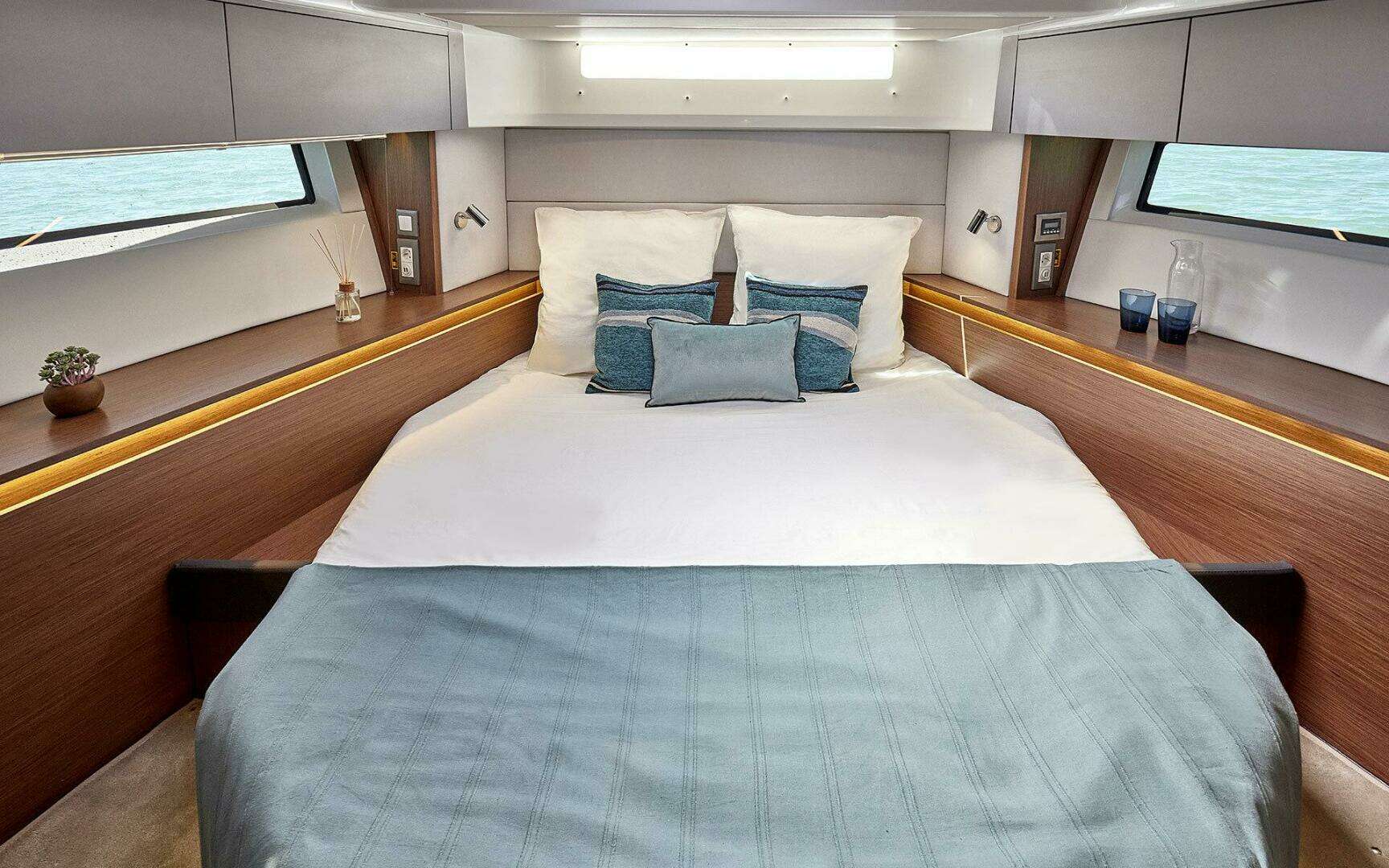 2026 Beneteau Antares 12 Fly - Image 26