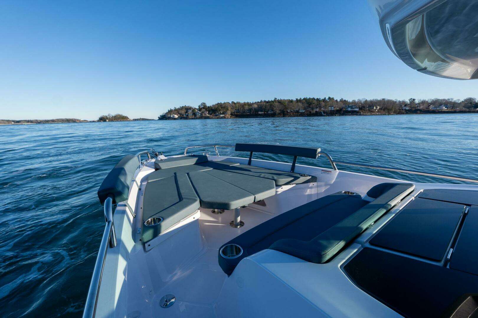 2026 Axopar Cross Cabin - Image 30