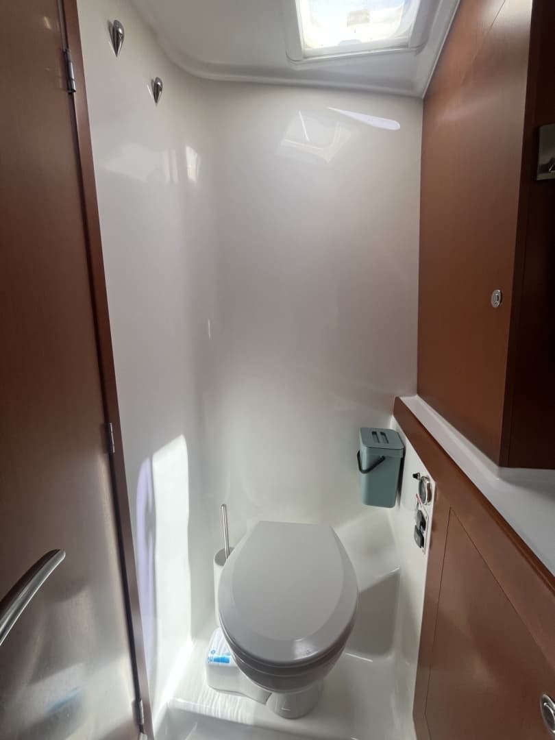 2015 Beneteau Swift Trawler 34 - Image 38