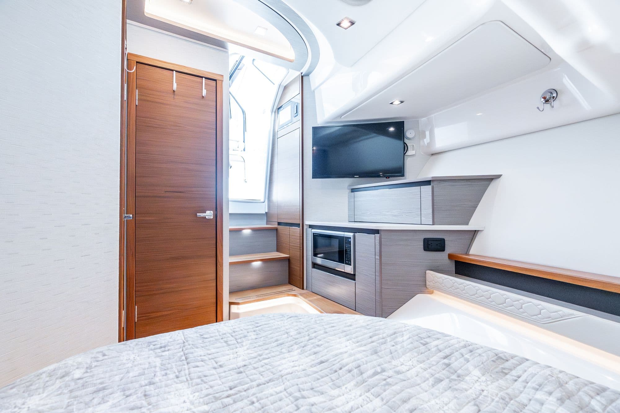 2022 Tiara Yachts 48 LS - 93