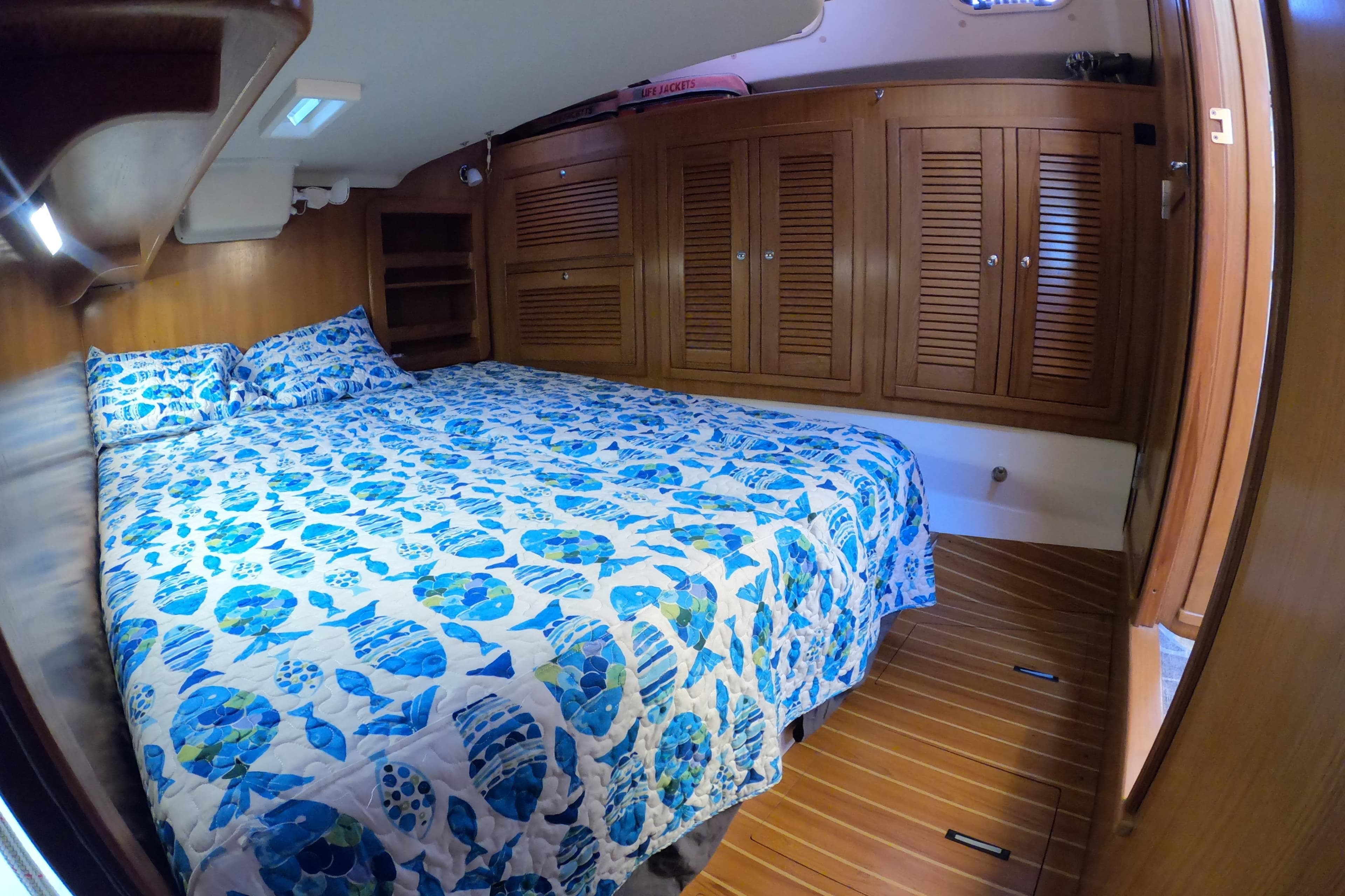 Cozy cabin interior of 2005 Catalina Morgan 440 with blue patterned bedding.