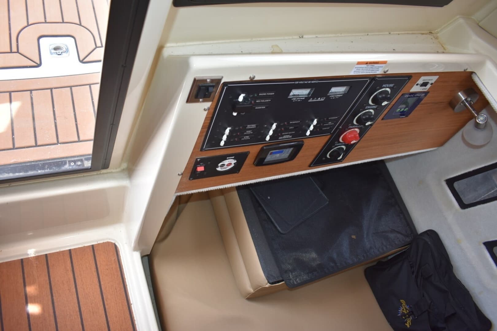 2024 Ranger Tugs R-25 LE - Image 22