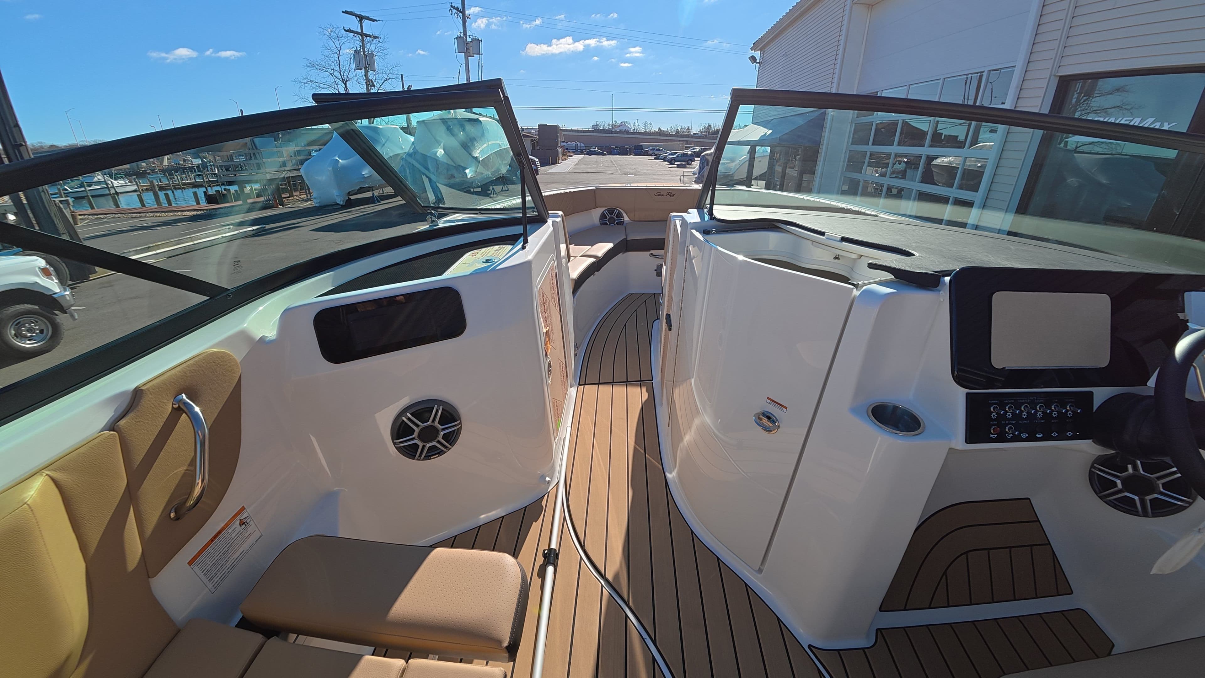 2026 Sea Ray SDX 230 Outboard - 16