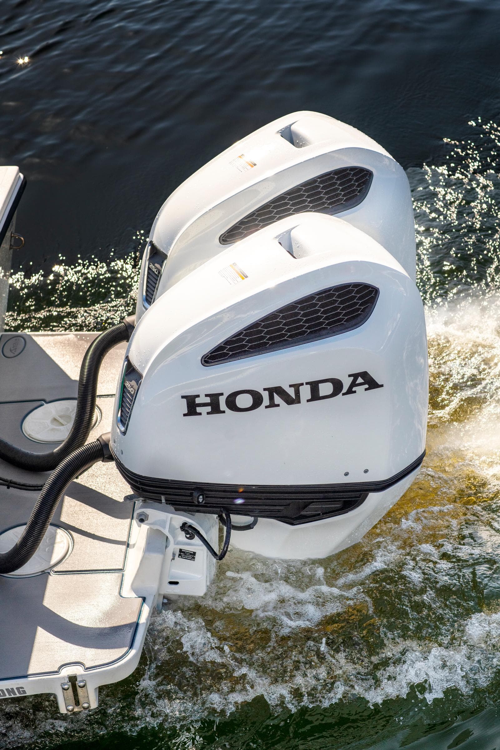 Twin Honda outboard motors on a 2003 Regulator 26 Forward Seating boat.