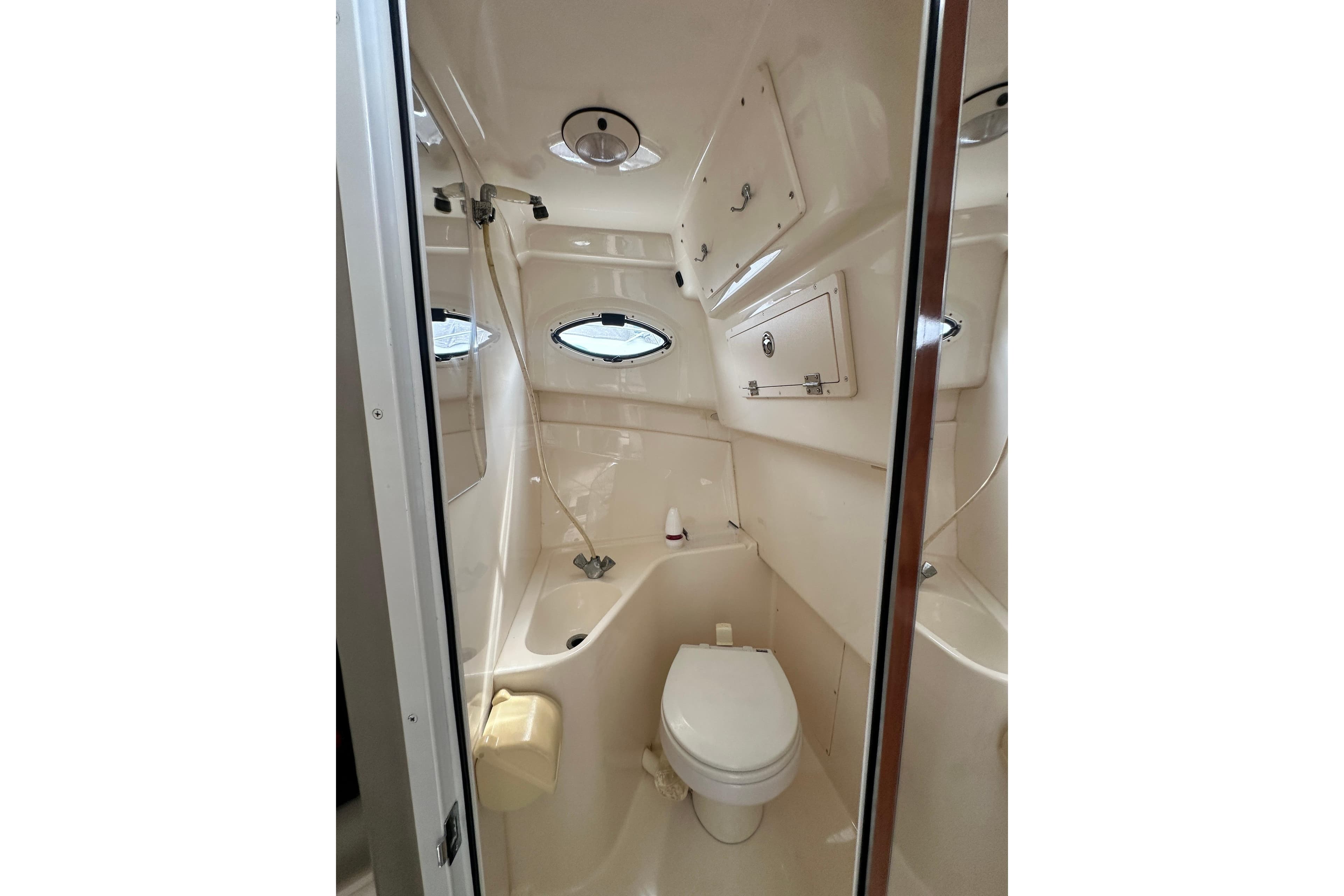 2007 Polar 2700 Walkaround boat bathroom with compact design and modern fixtures.