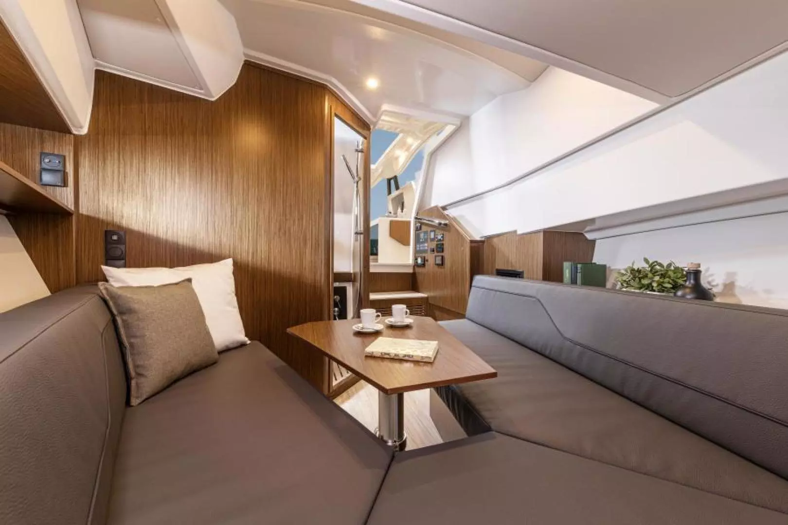 2023 Bavaria VIDA 33 - Image 15
