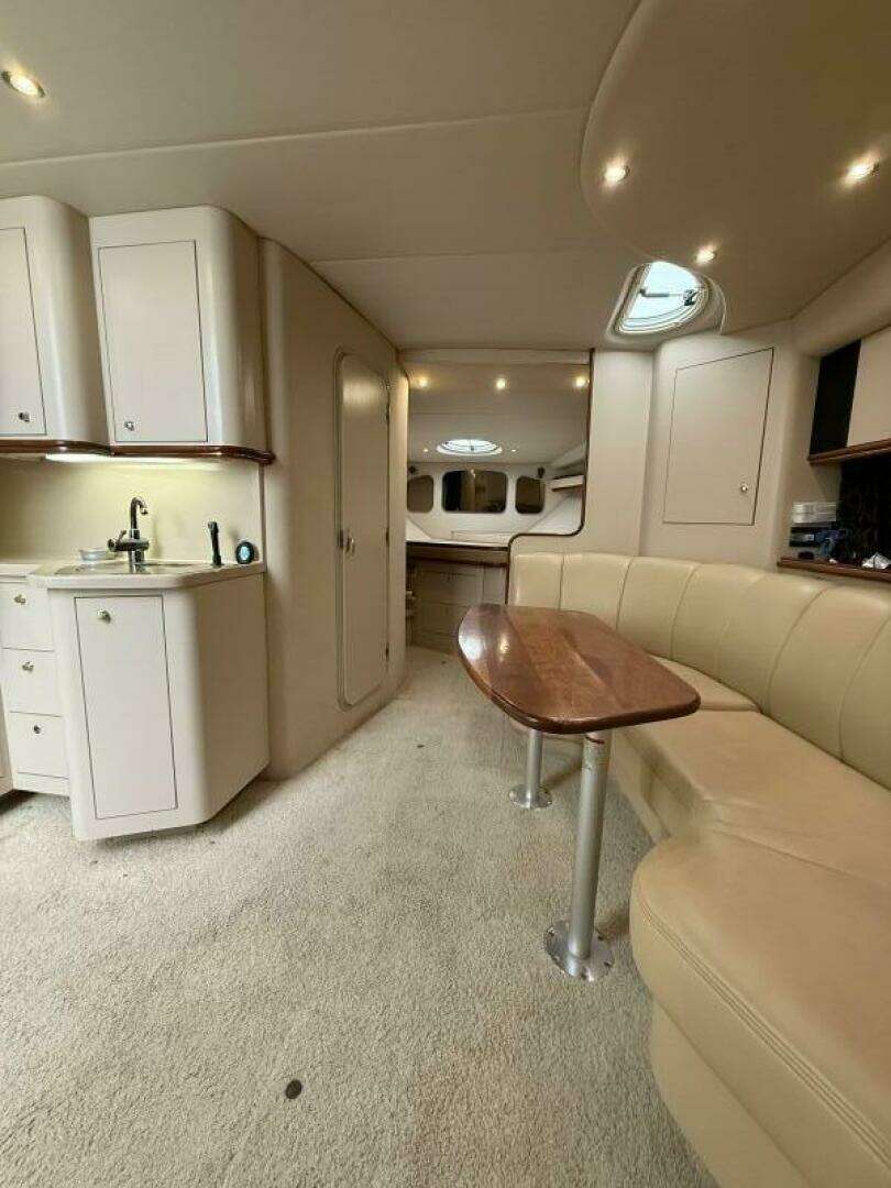 2001 Cruisers 3672 Express - Image 19