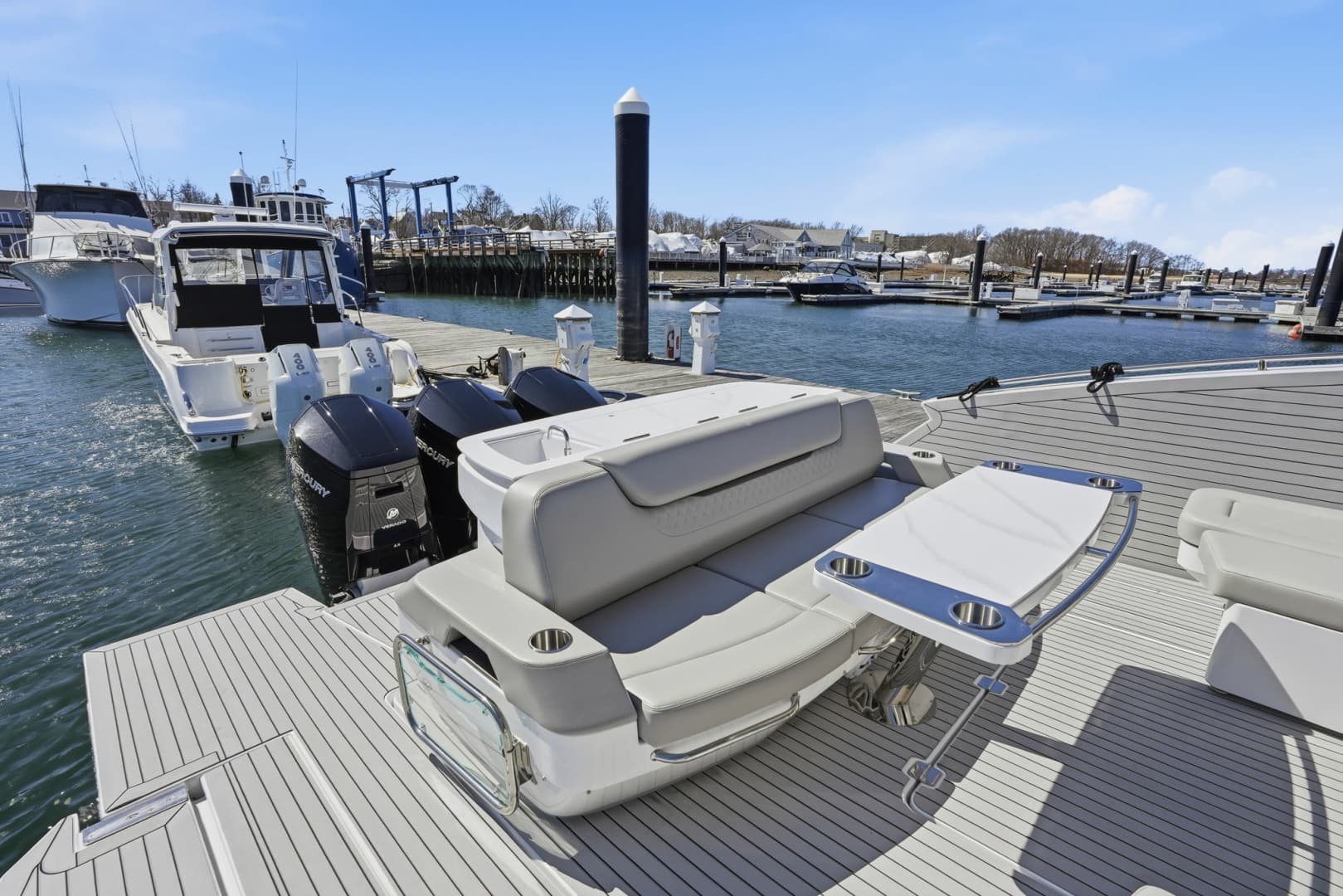 2026 Cruisers Yachts 50GLS OB - Image 12