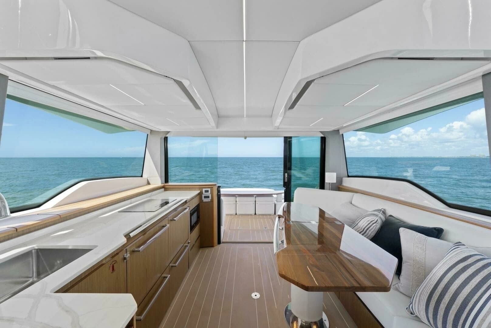 2023 Tiara Yachts EX 60 - Image 4
