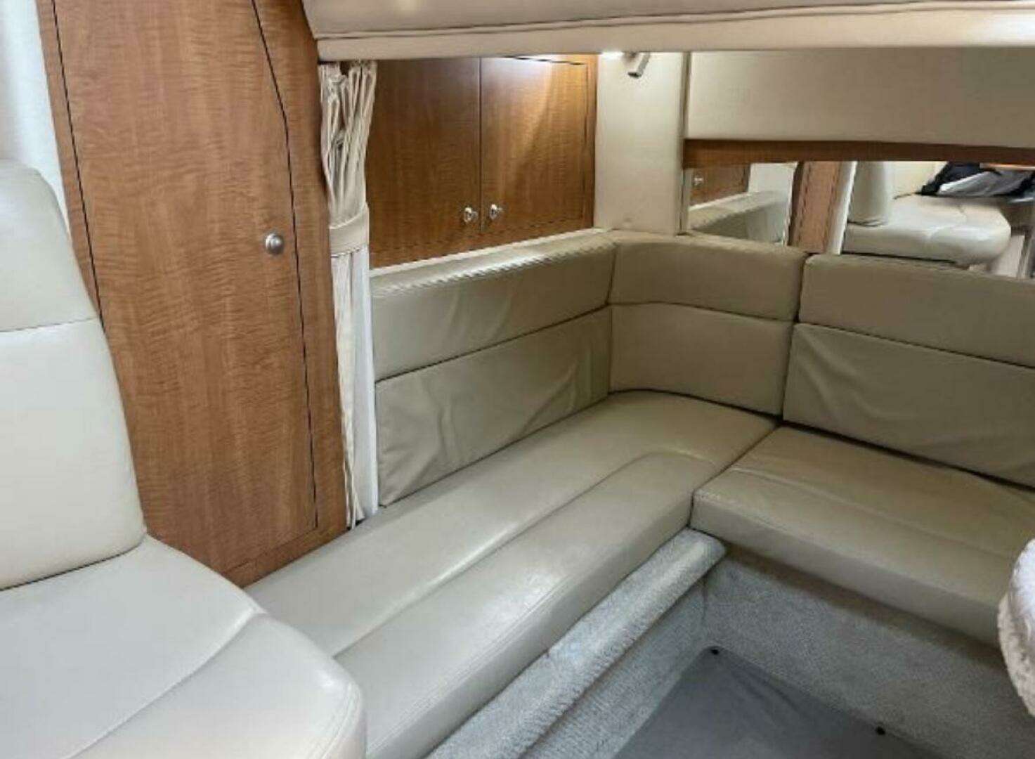 2006 Sea Ray 320 Sundancer - Image 23