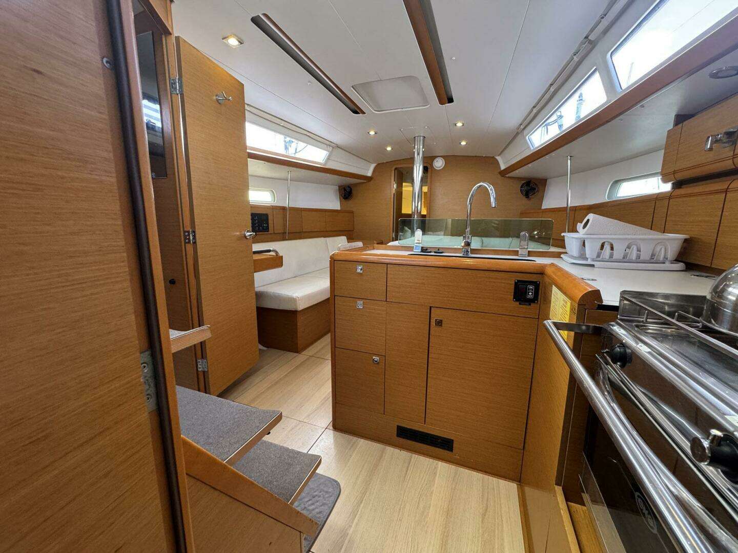 2018 Jeanneau Sun Odyssey 389 - Image 44