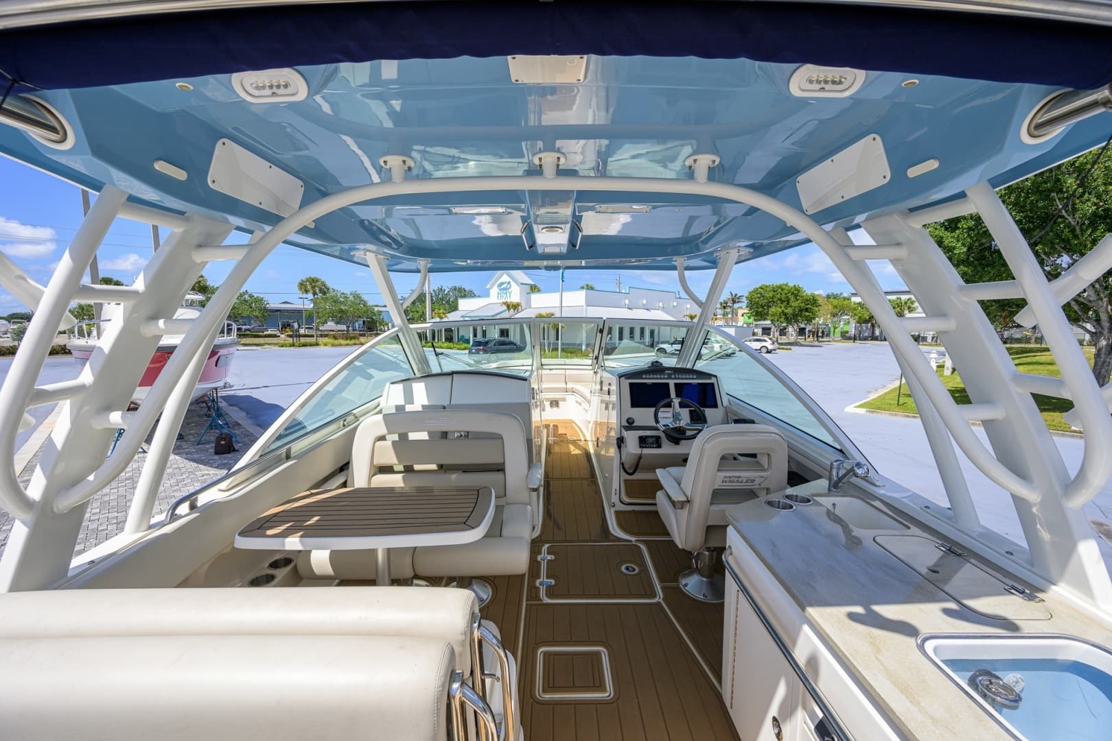 2023 Boston Whaler Vantage - Image 32