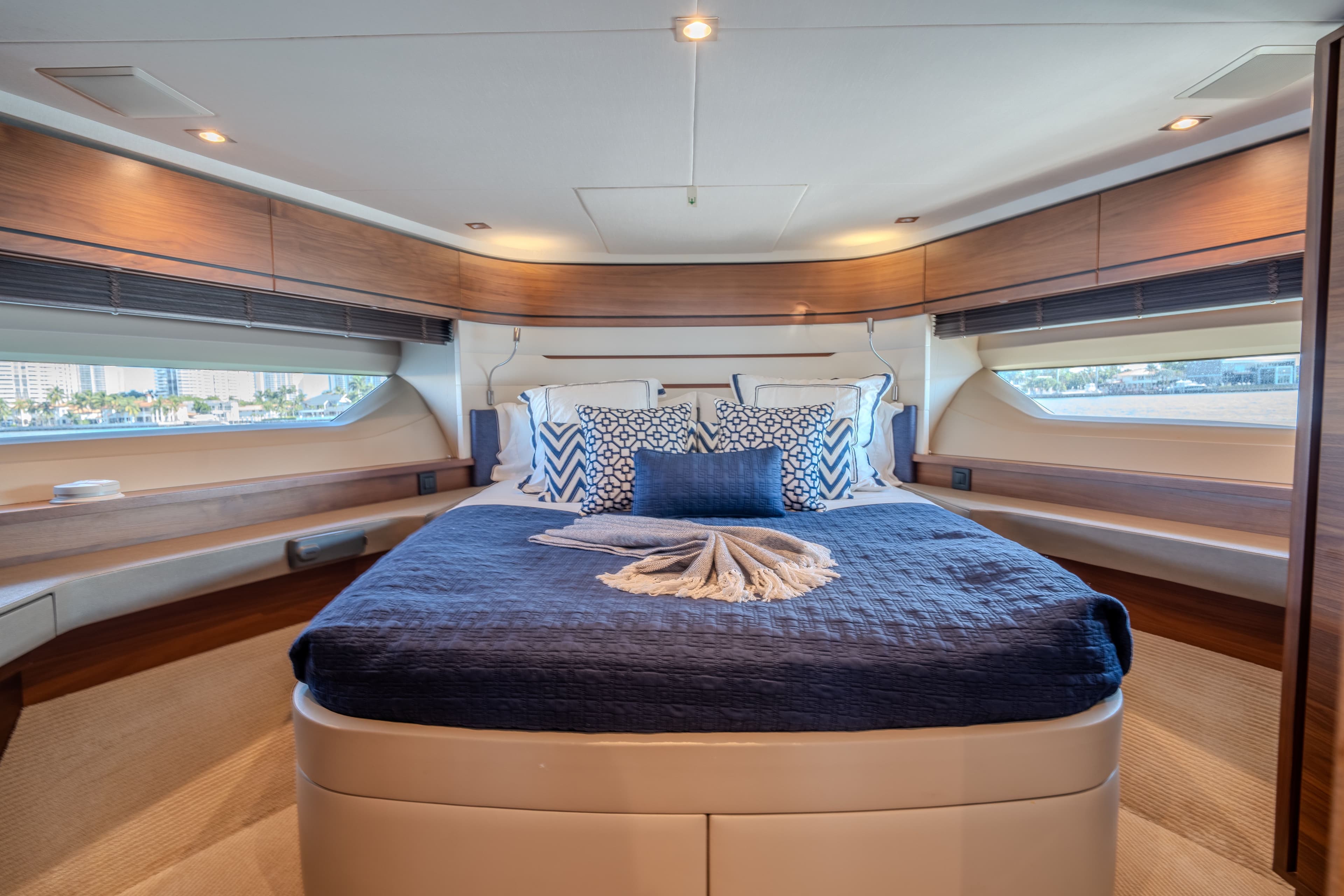 2015 Princess Flybridge 68 Motor Yacht - 15