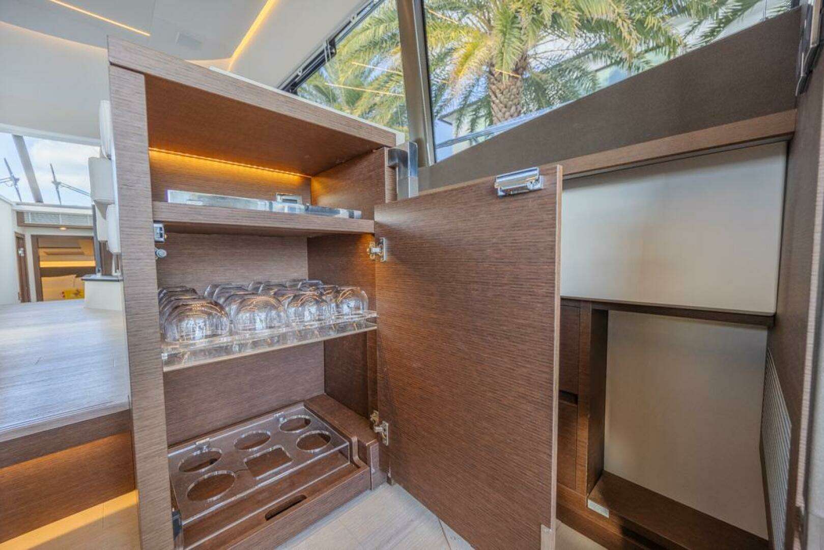2021 Prestige 520 Flybridge - Image 38
