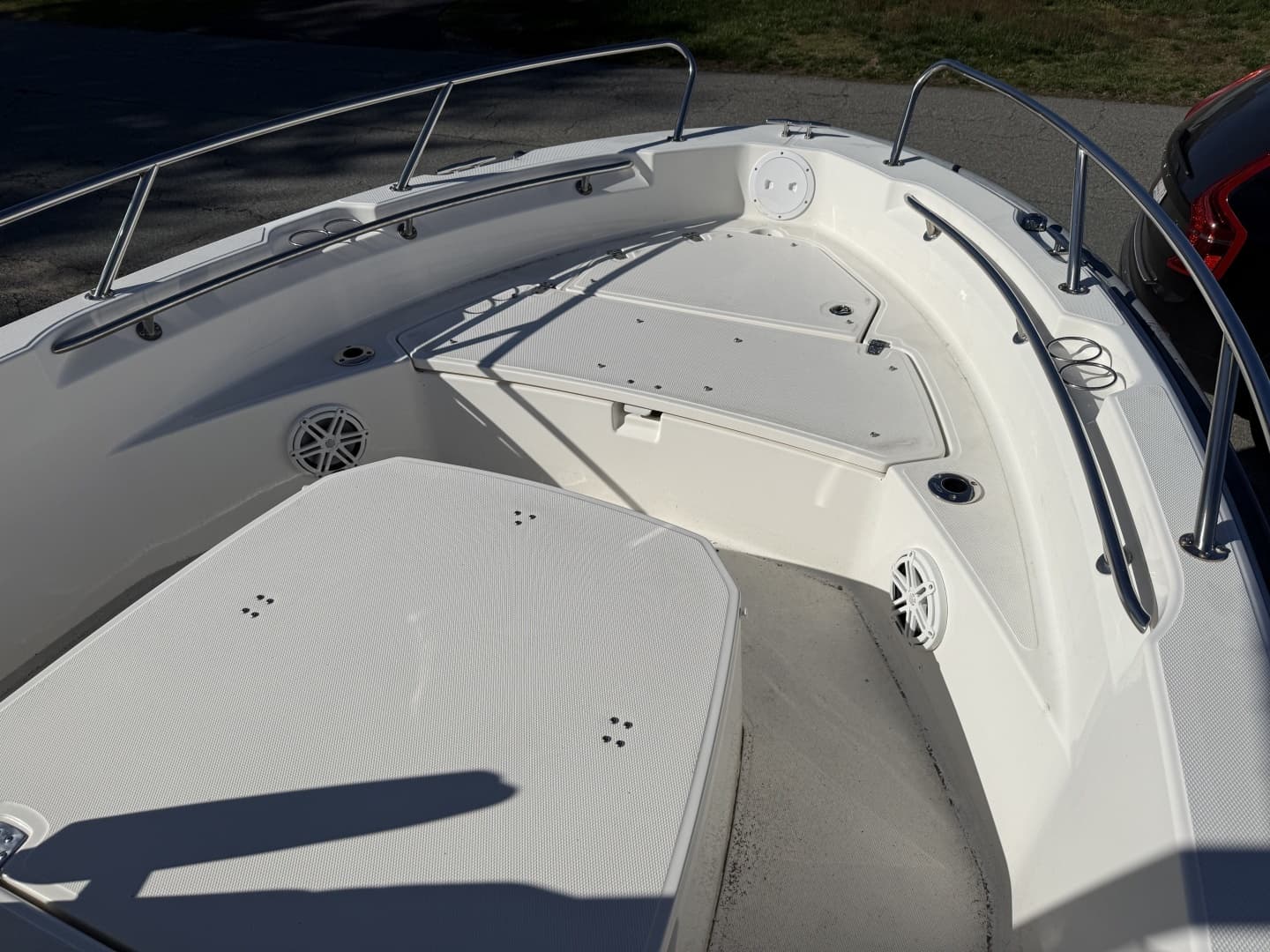 2023 Boston Whaler 220 Dauntless - Image 11