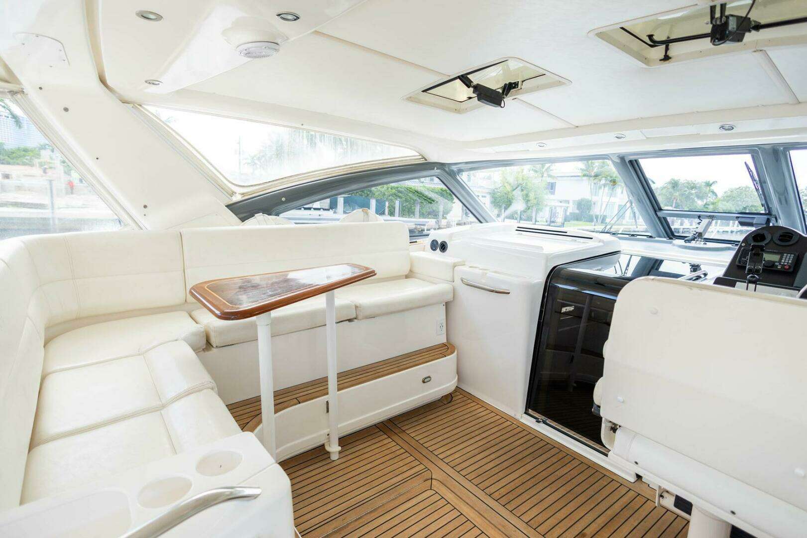 2000 Tiara Yachts 5200 Express - Image 8