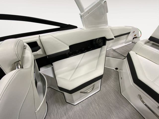 2026 Cobalt R4 Outboard Coastal Edition Bowrider - 14