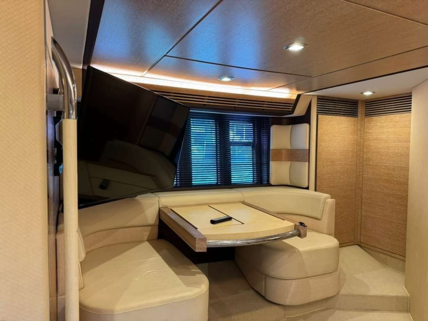 2014 Azimut 64 - Image 28