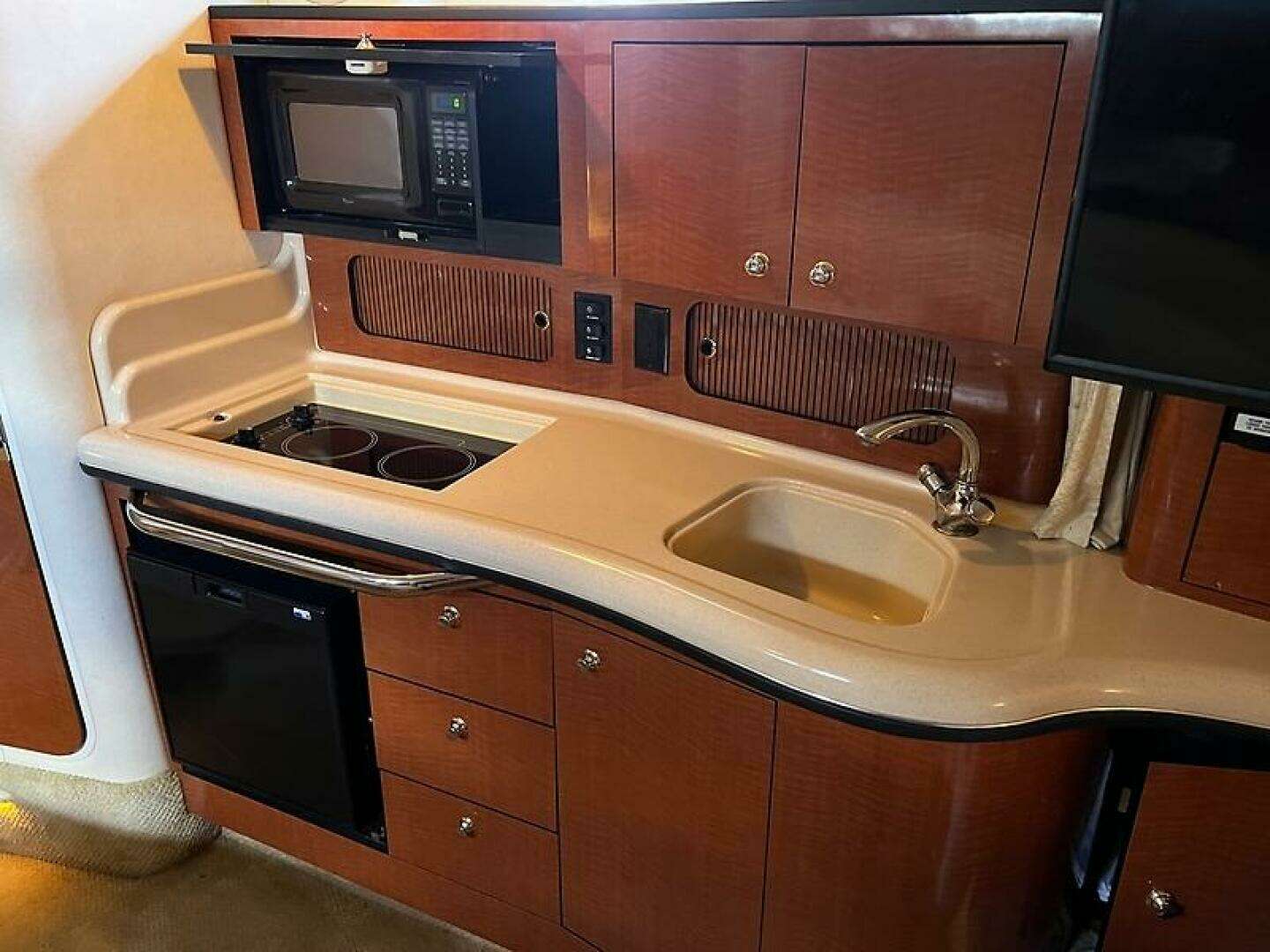 2004 Sea Ray 320 Sundancer - Image 17