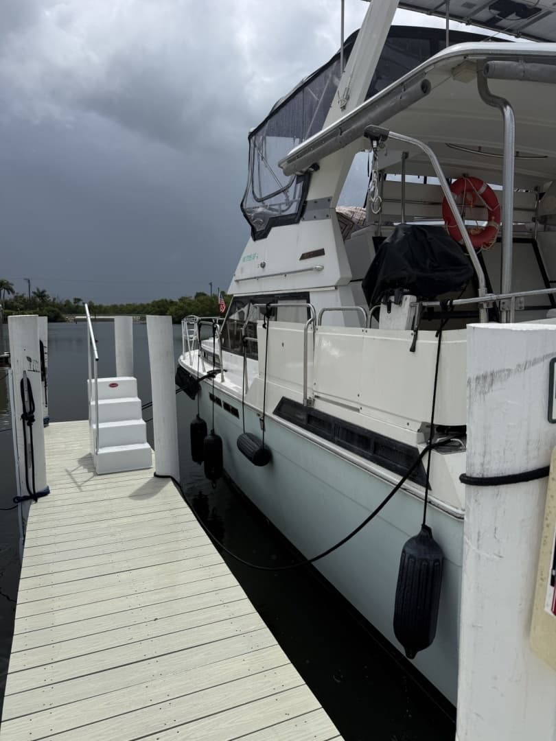 1988 President 35 Double Cabin - Image 4