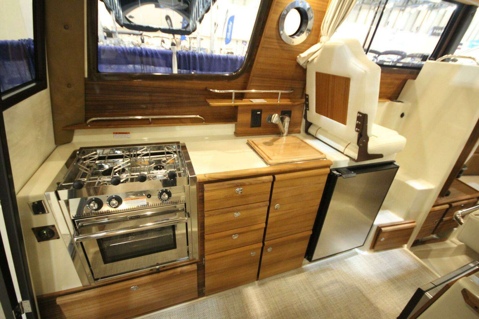 2026 Ranger Tugs R-27 Luxury Edition - Image 12