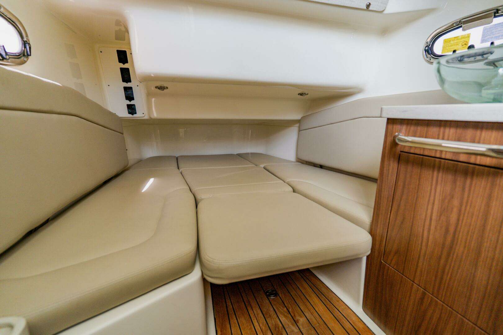 2019 Boston Whaler 380 Outrage - Image 43