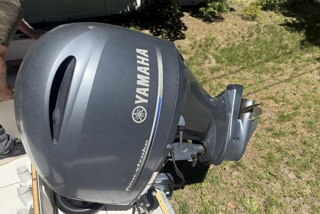 Yamaha outboard motor on a 1987 Grady-White Seafarer 226 boat.
