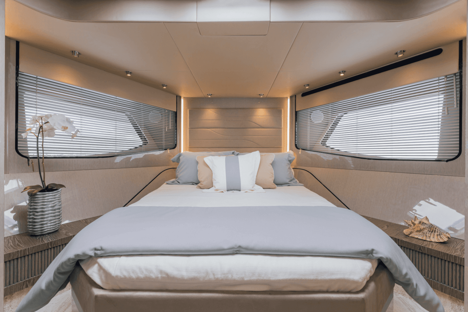 2026 Cruisers Yachts 57 FLY - Image 96