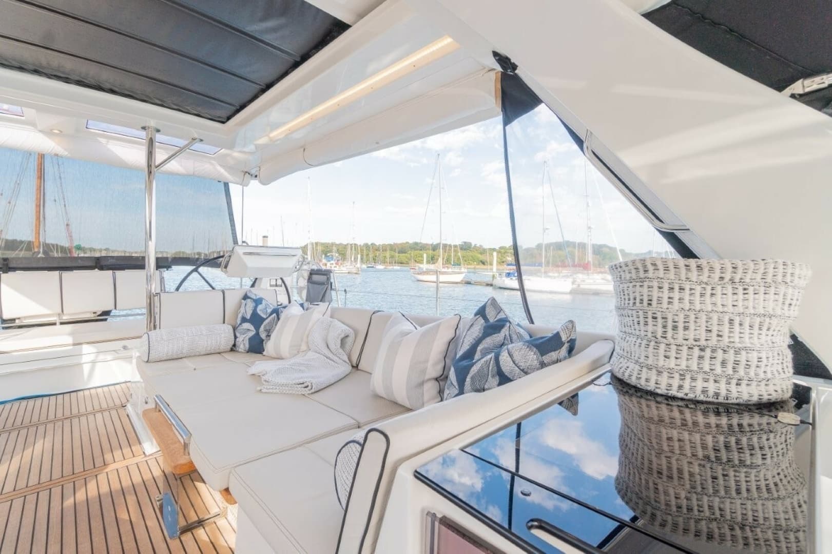 2020 Beneteau Oceanis Yacht 62 - Image 8