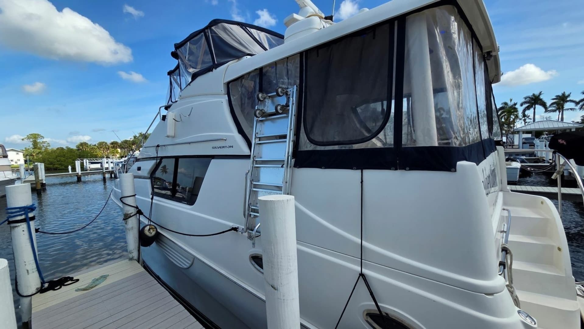 2001 Silverton 453 Motor Yacht - Image 5