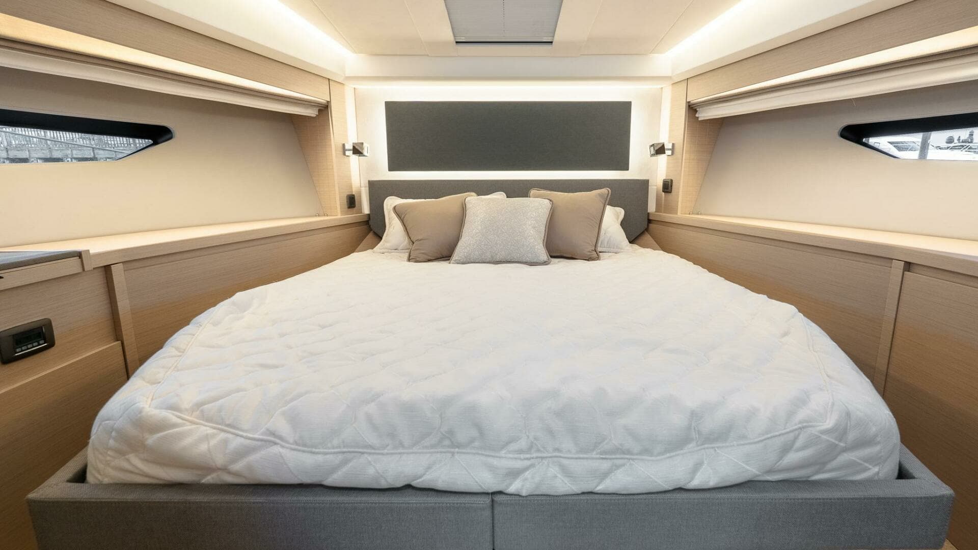 2023 Prestige 520 S - Image 26
