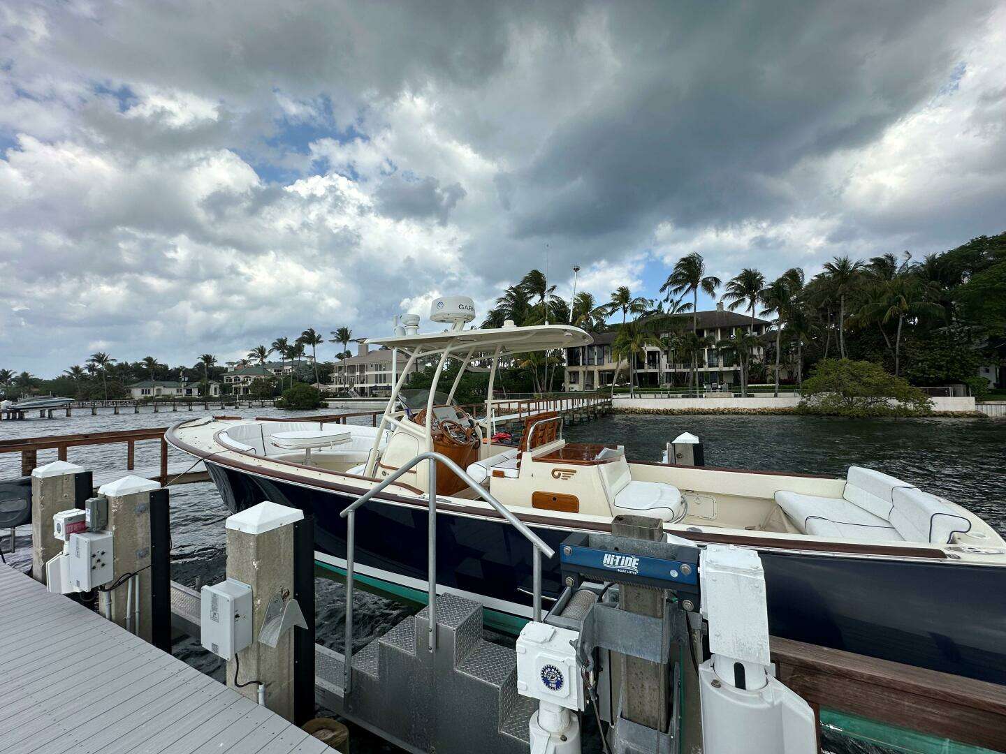 2002 Hinckley Talaria 29 C - Image 5