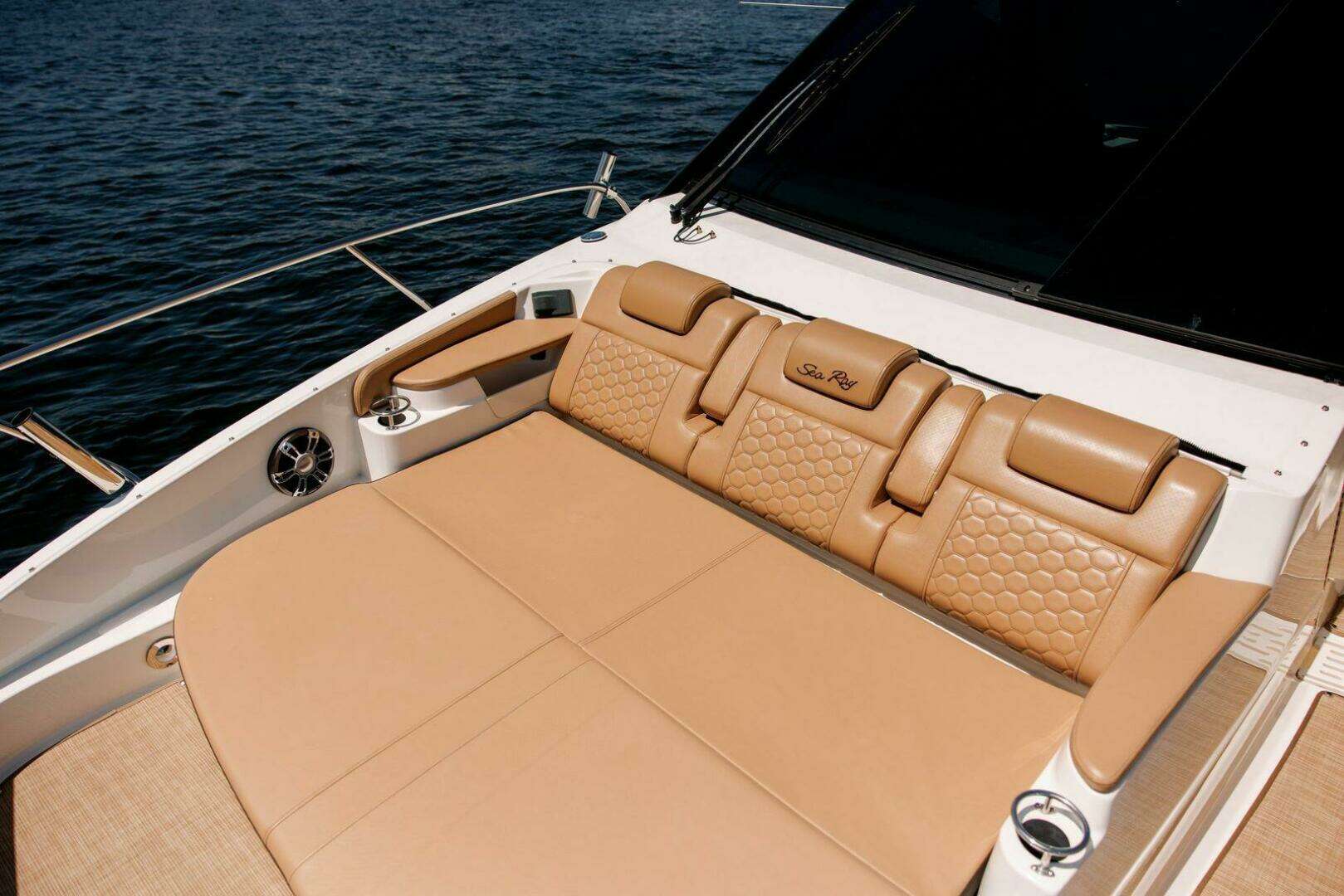 2022 Sea Ray 320 Sundancer OB - Image 7