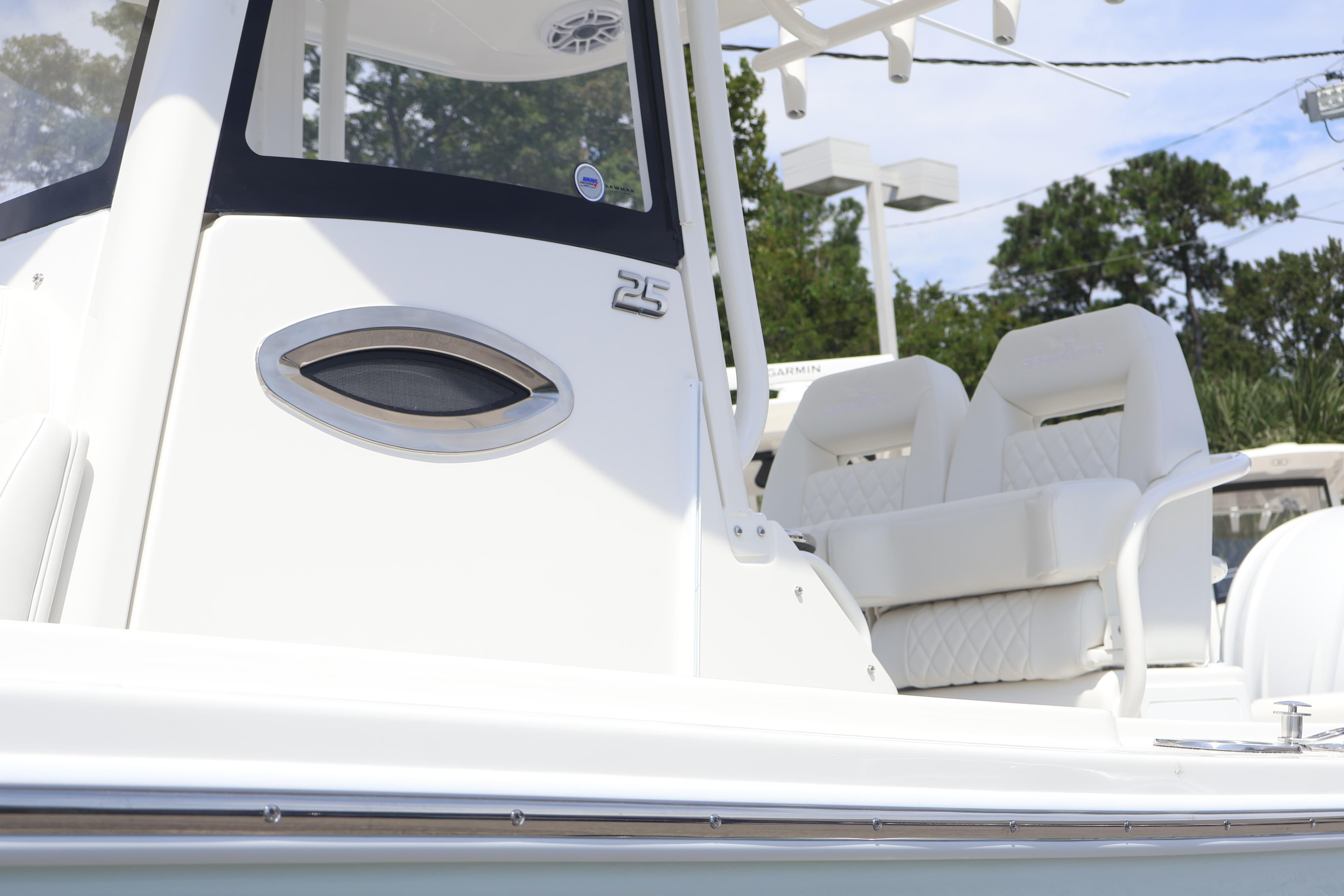 2026 Regulator 25 boat with sleek design and comfortable seating.