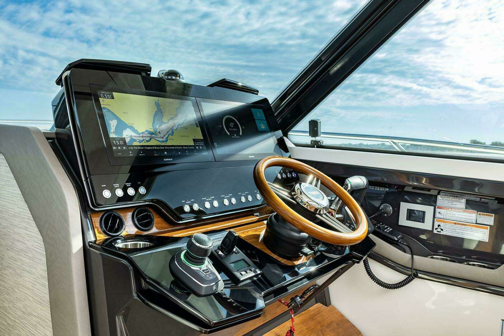 2026 Tiara Yachts 43 LE - Image 13