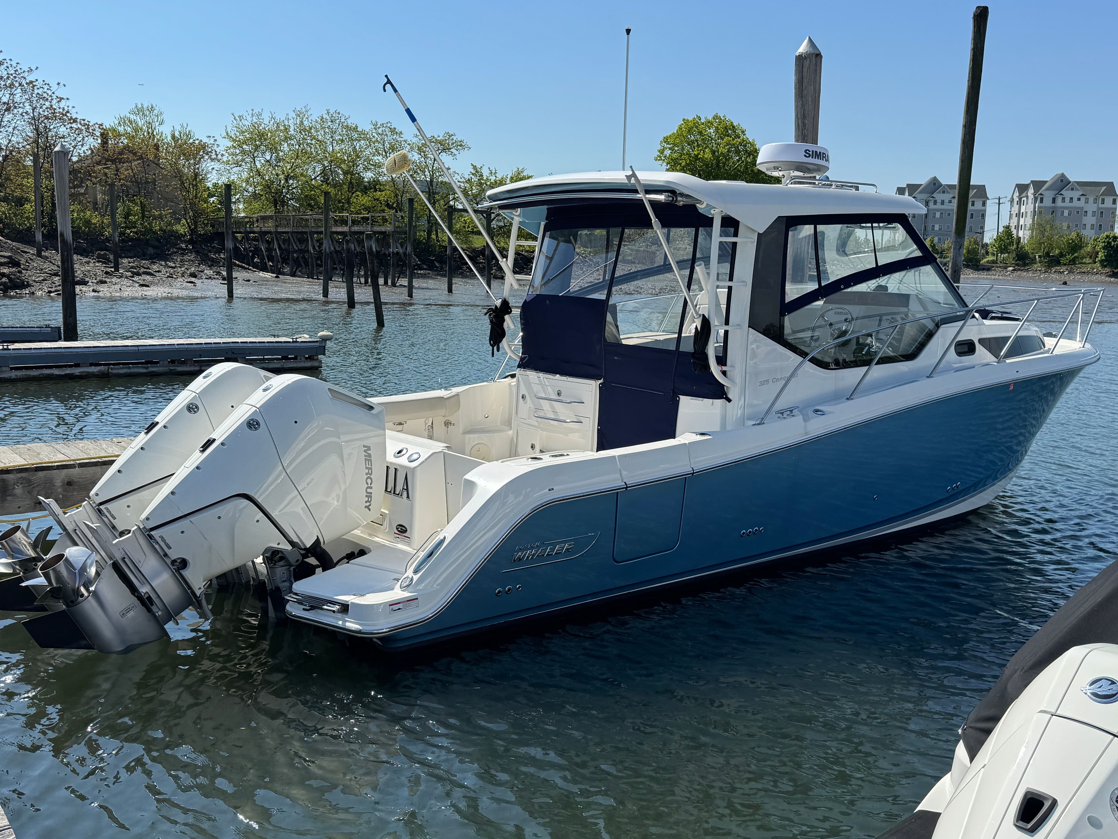 2024 Boston Whaler 325 Conquest
