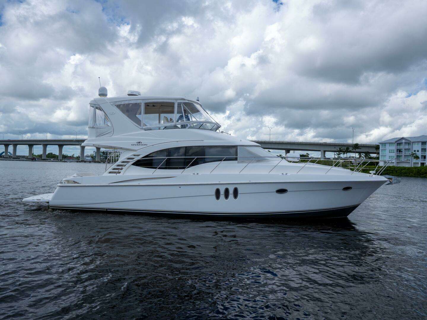 2009 Silverton 52 Ovation - Image 3