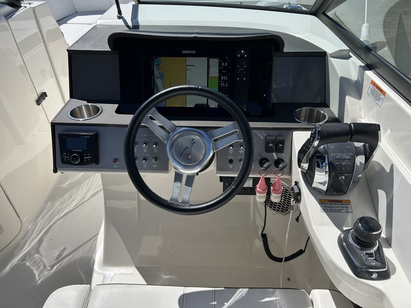2018 Sea Ray SDX 290 Outboard - Image 10