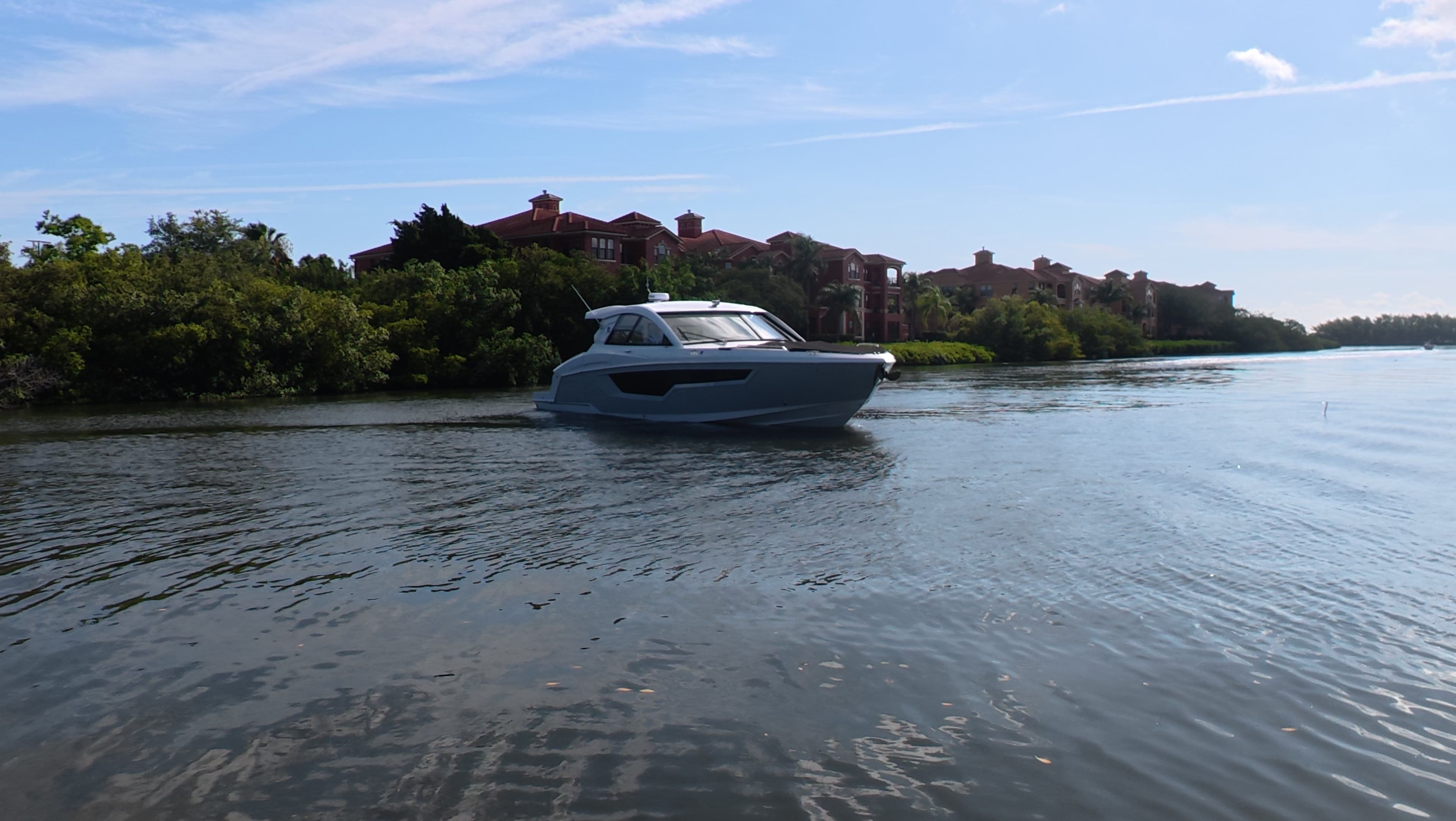 2026 Cruisers Yachts 50 GLS - 9