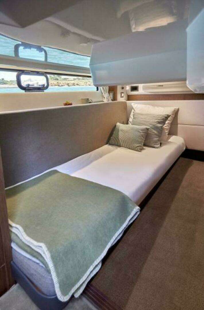 2027 Beneteau Antares 12 Fly - Image 10